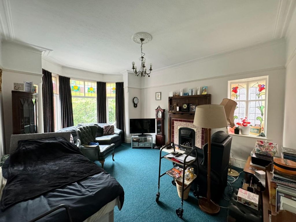 Property photo 3 of 27