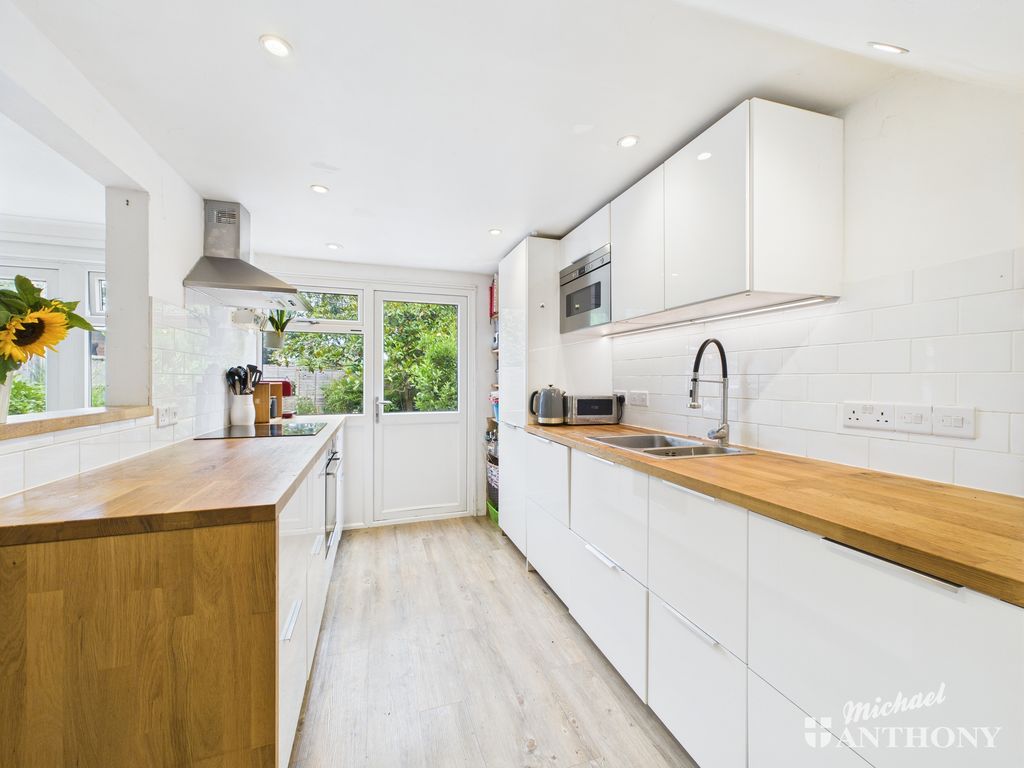 Property photo 3 of 13 Cam02773G0-Pr0317-Still007