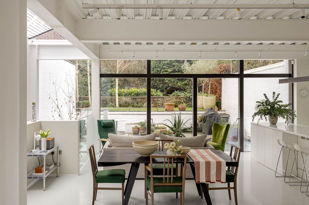 Property photo 2 of 30