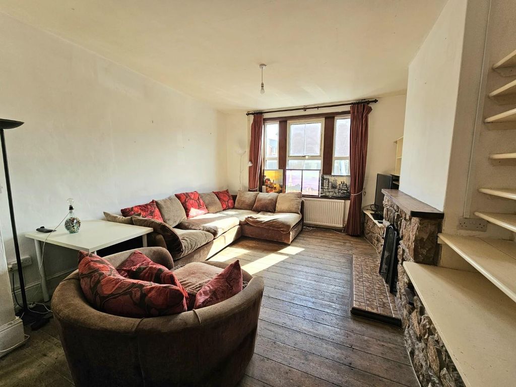 Property photo 3 of 25 Qkux2022.Jpg