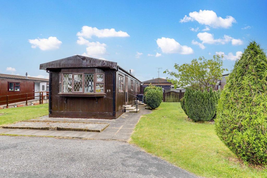 Property photo 1 of 4 23 Maple Avenue The Elms 4.Jpg