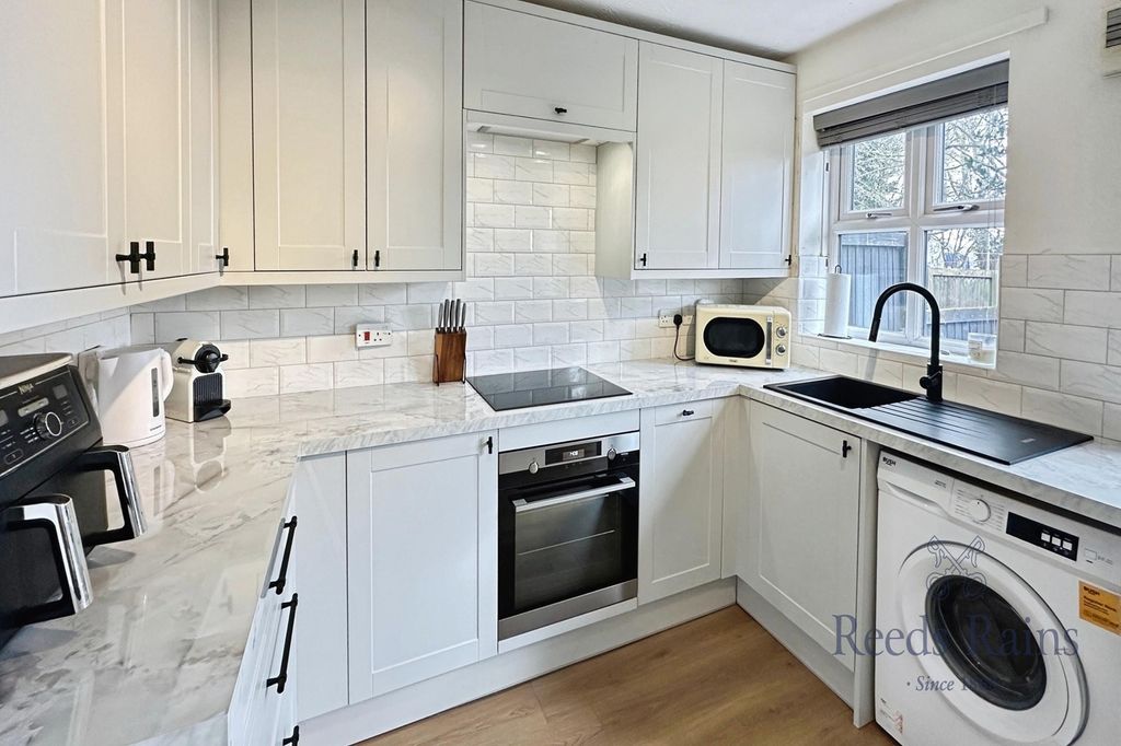 Property photo 2 of 14 Kitchen