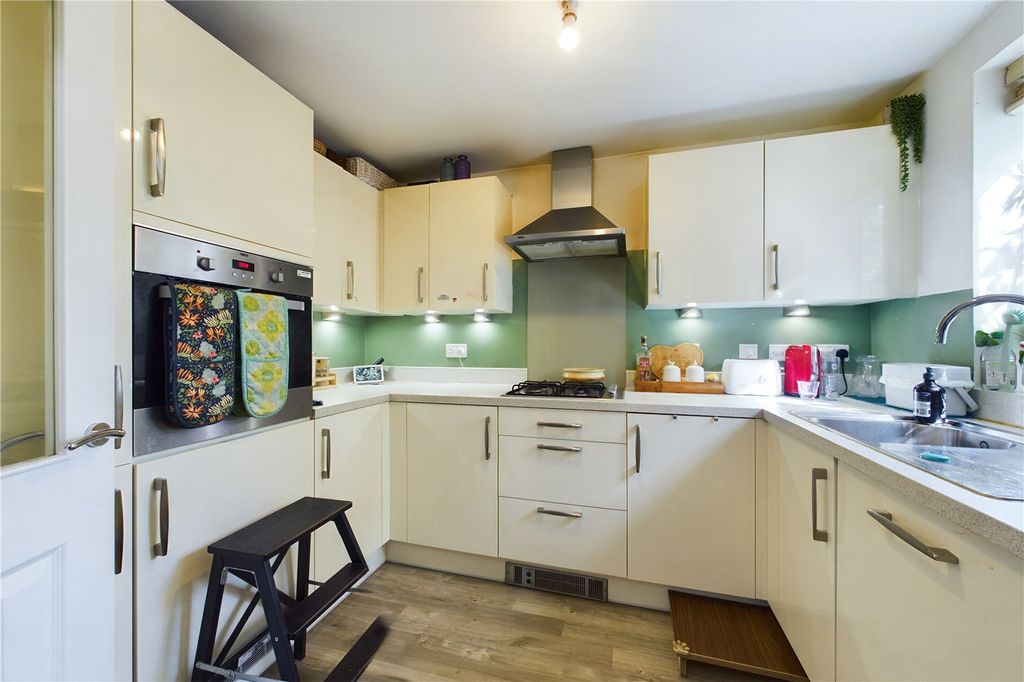 Property photo 2 of 14 Kitchen