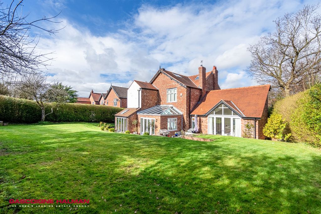 Property photo 3 of 33 Rear Garden