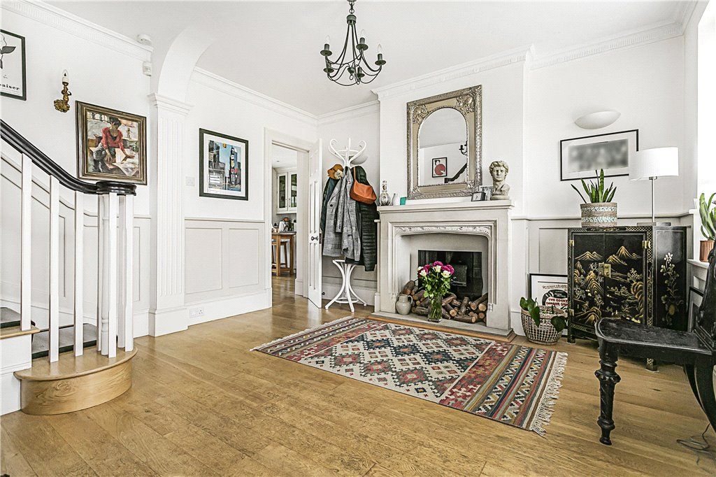 Property photo 2 of 17 Hallway