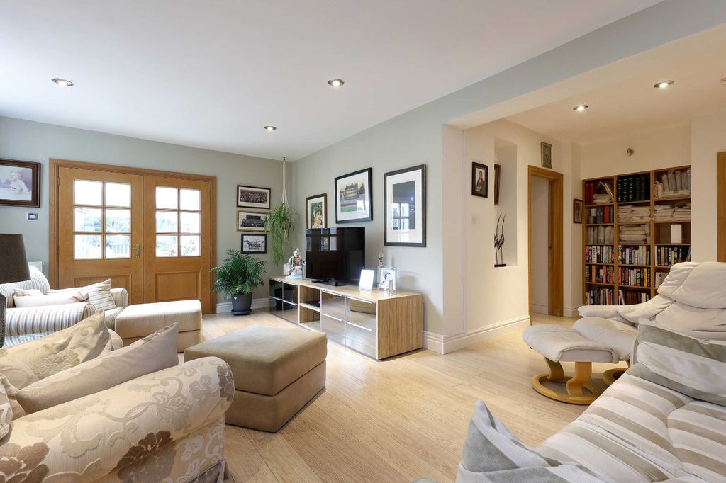 Additional image 4 of 6 bed detached house for saleSeeleys Close, Beaconsfield, Buckinghamshire HP9