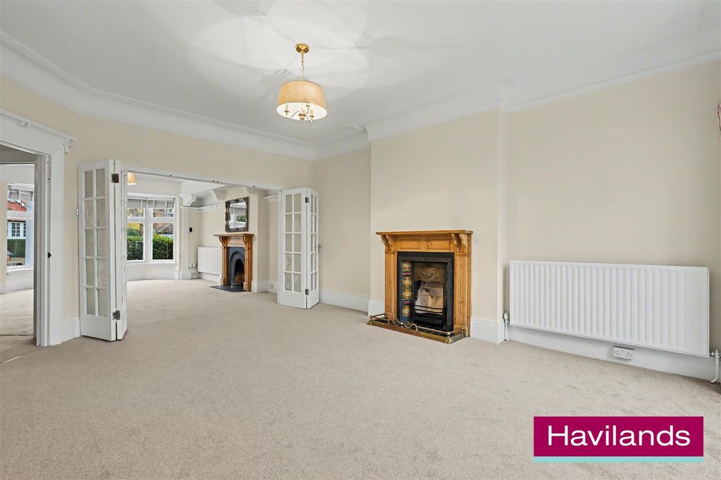 Property photo 3 of 23 2 Old Park Ridings N21 2EU-7.Jpg