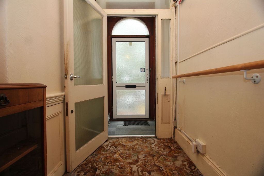 Property photo 2 of 32
