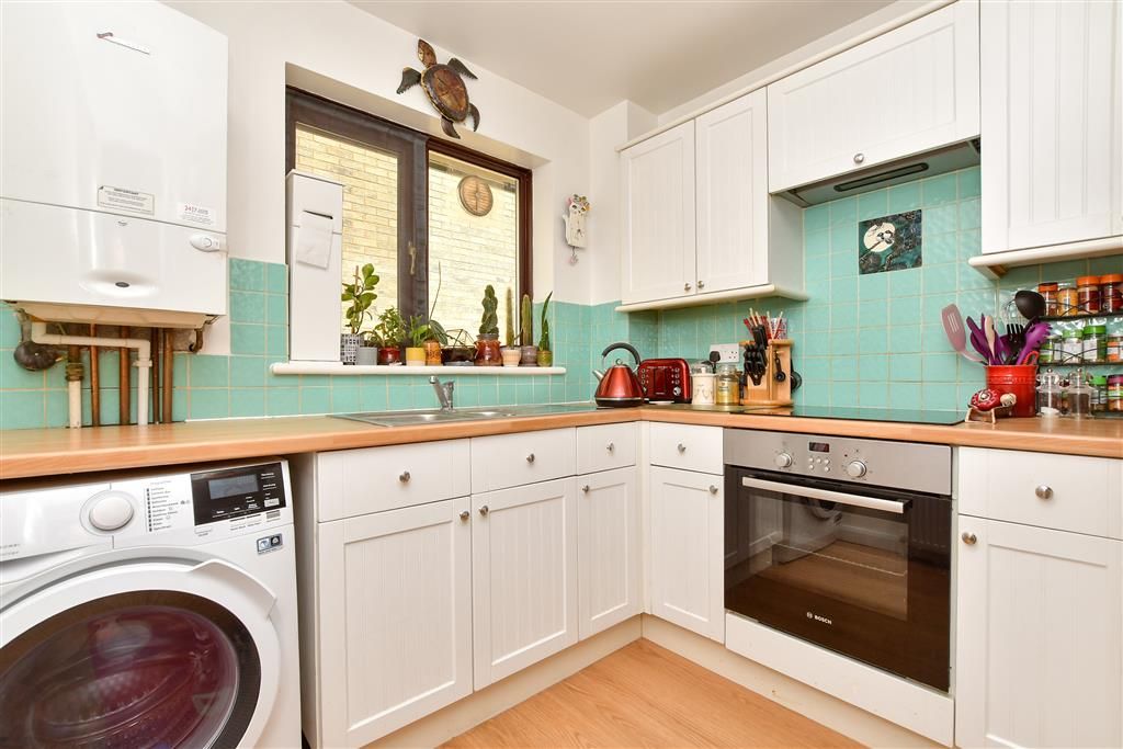Property photo 2 of 9 Kitchen