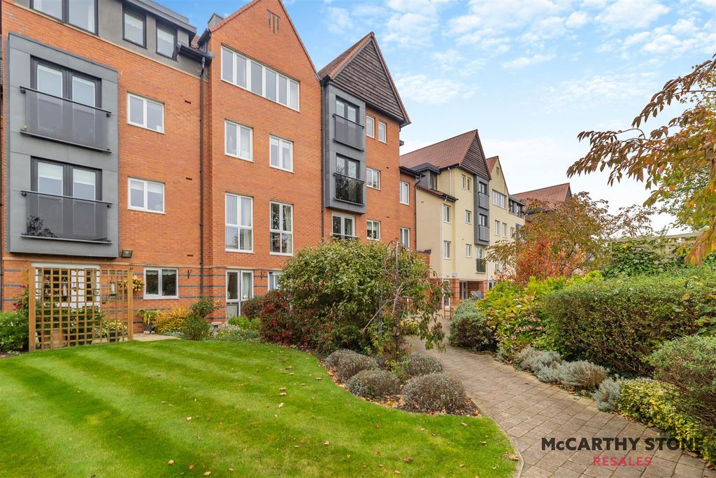 Property photo 1 of 18 8623558-Exterior02.Jpg