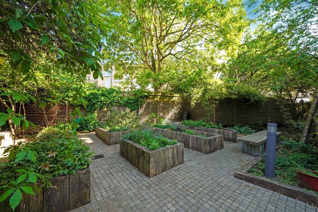 Property photo 3 of 15 Picture No. 18