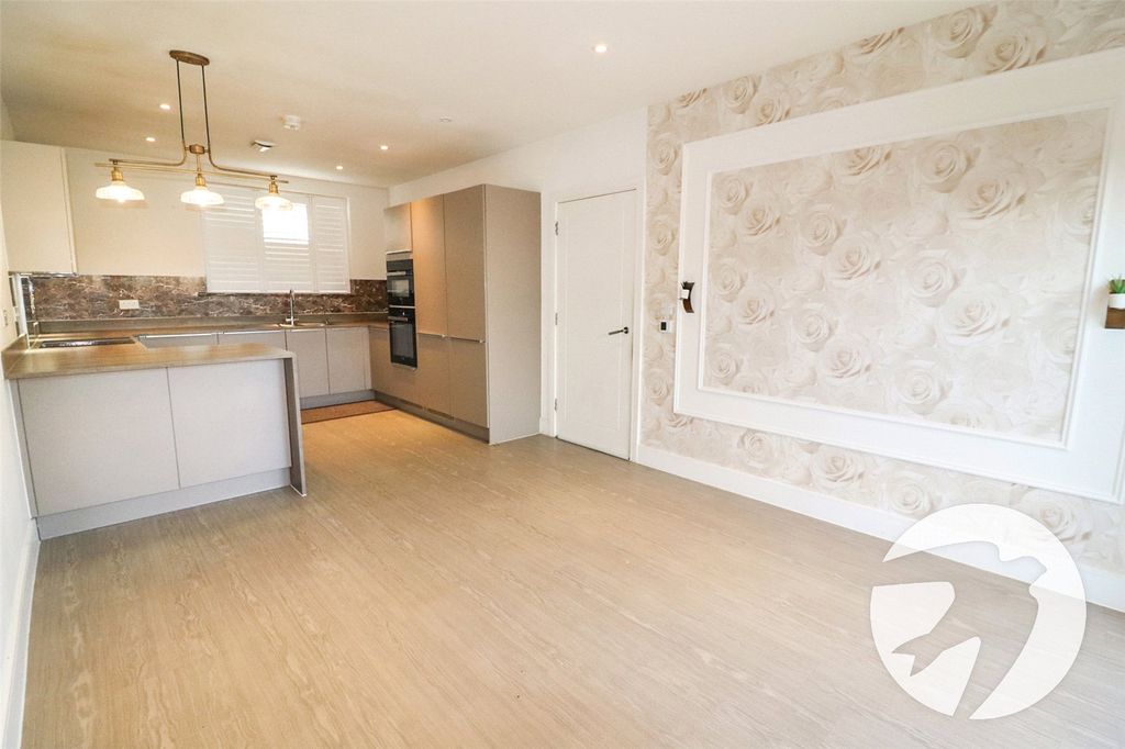 Property photo 2 of 20 Picture No. 27