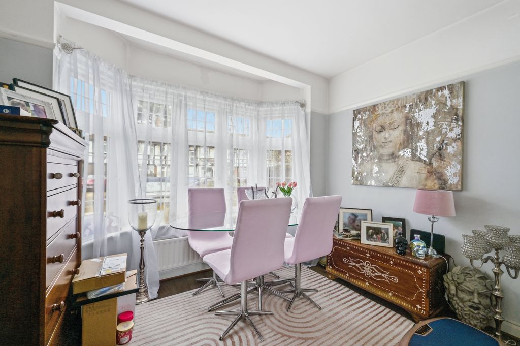 Property photo 3 of 14 Dining Area