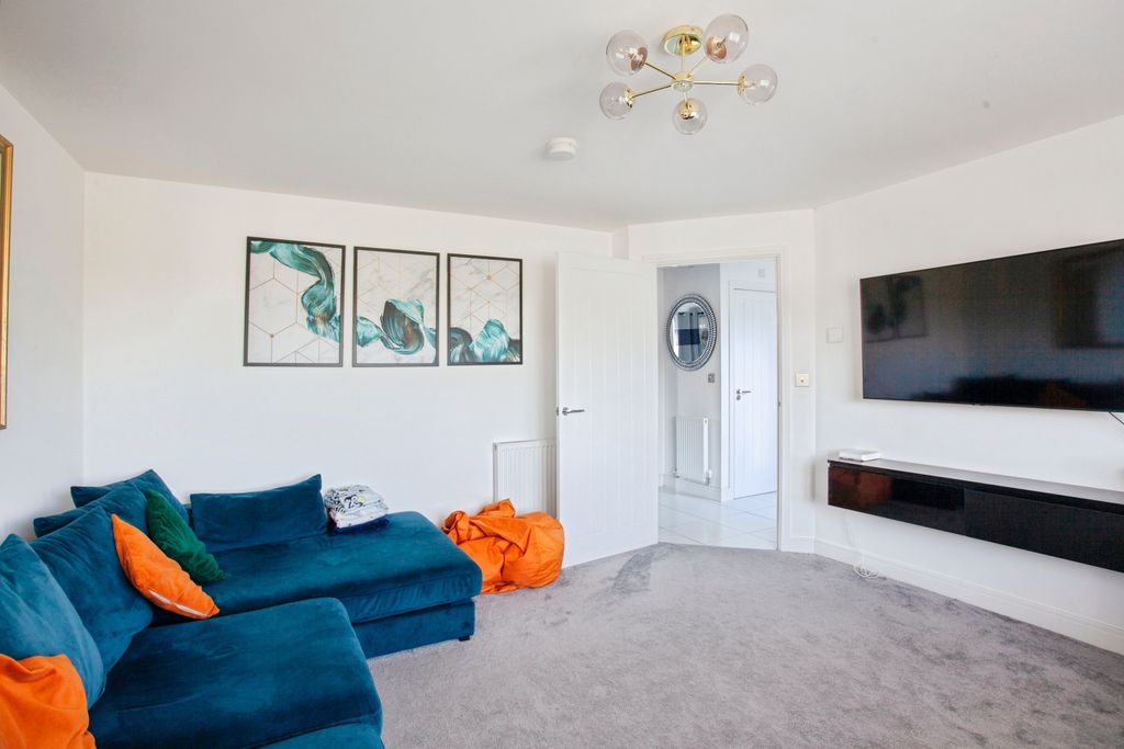 Property photo 3 of 20 Living Room