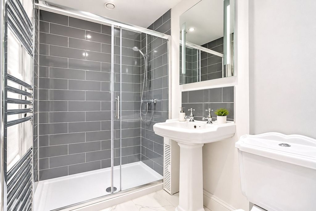 Property photo 3 of 7 Bathroom