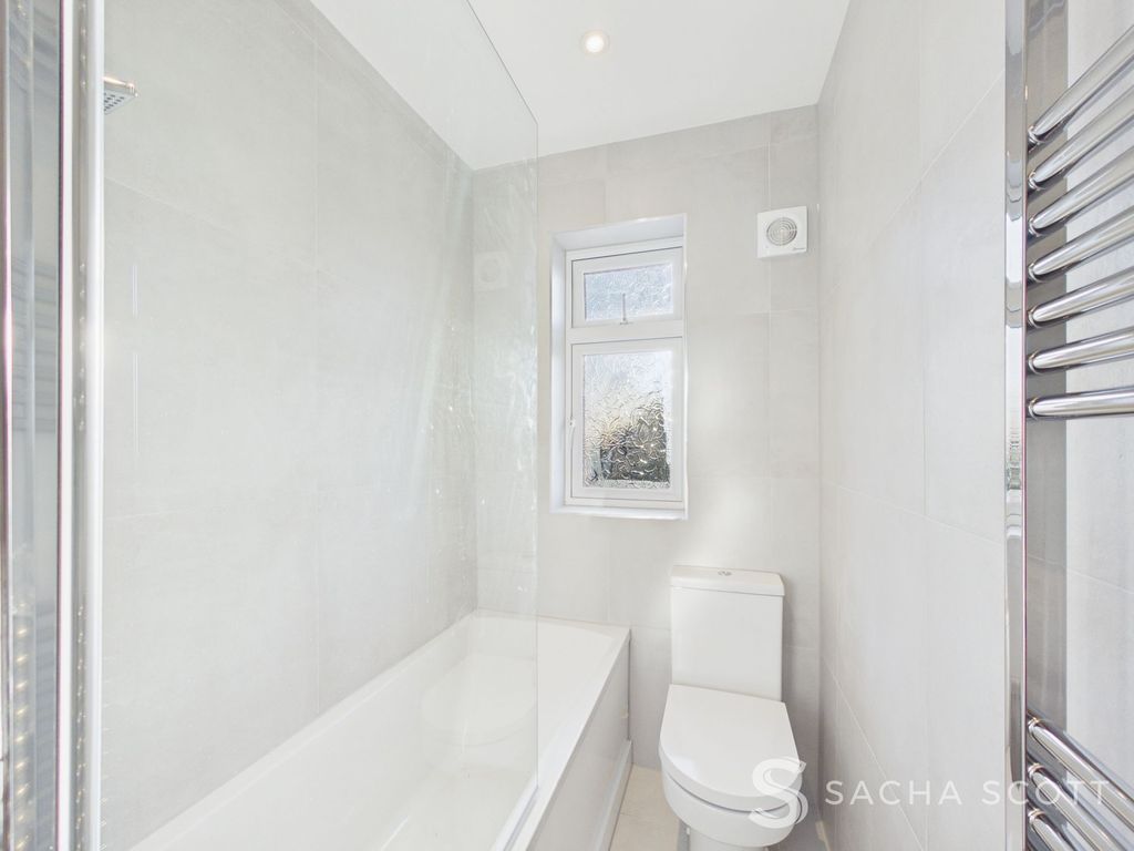 Property photo 3 of 14 Bathroom