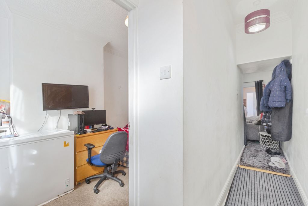 Property photo 2 of 20 03_Entrance_And_Reception