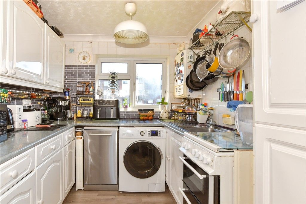 Property photo 2 of 7 Kitchen