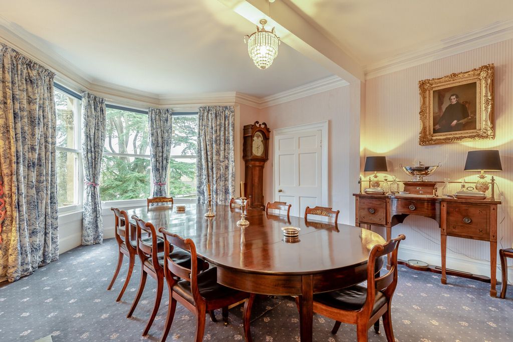 Property photo 3 of 48