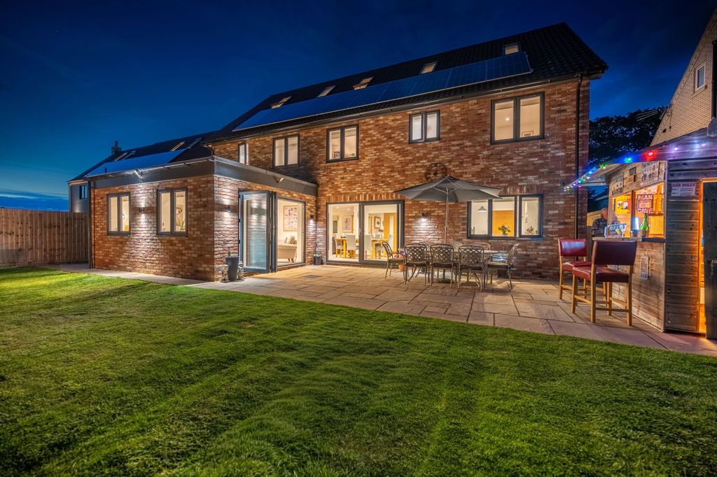 Property photo 2 of 58