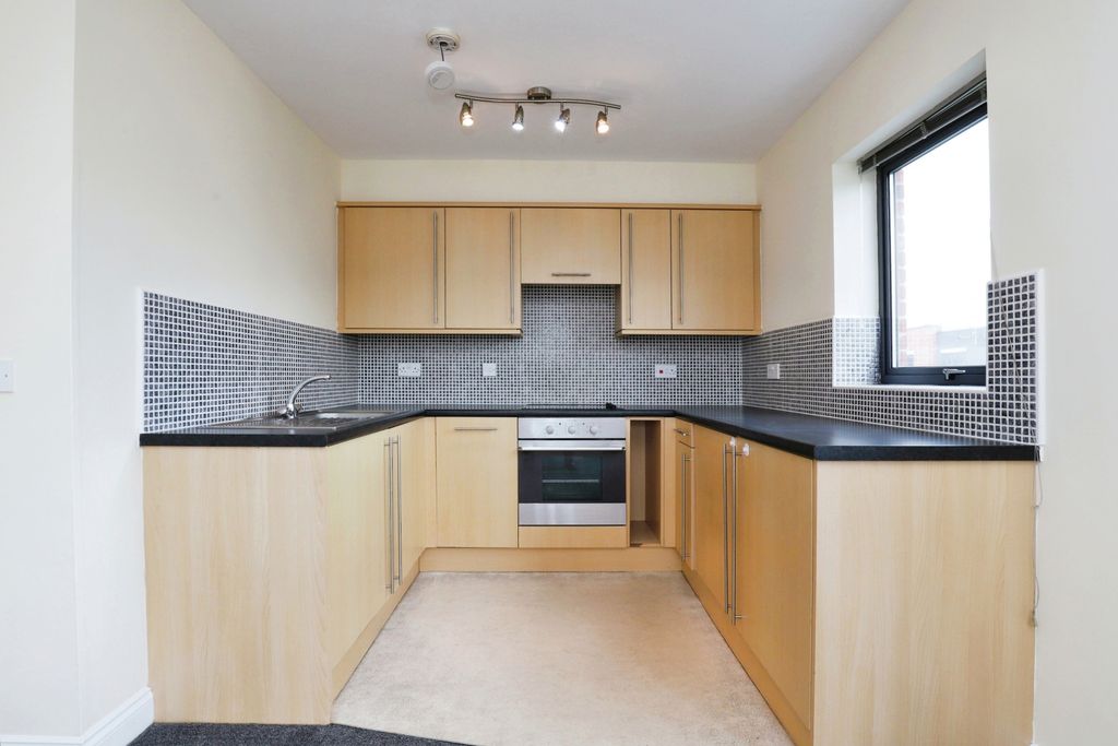 Property photo 2 of 7 Kitchen