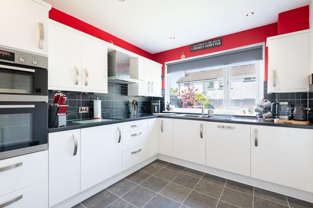 Property photo 3 of 20 Lev1482Pem Kitchen.Jpg