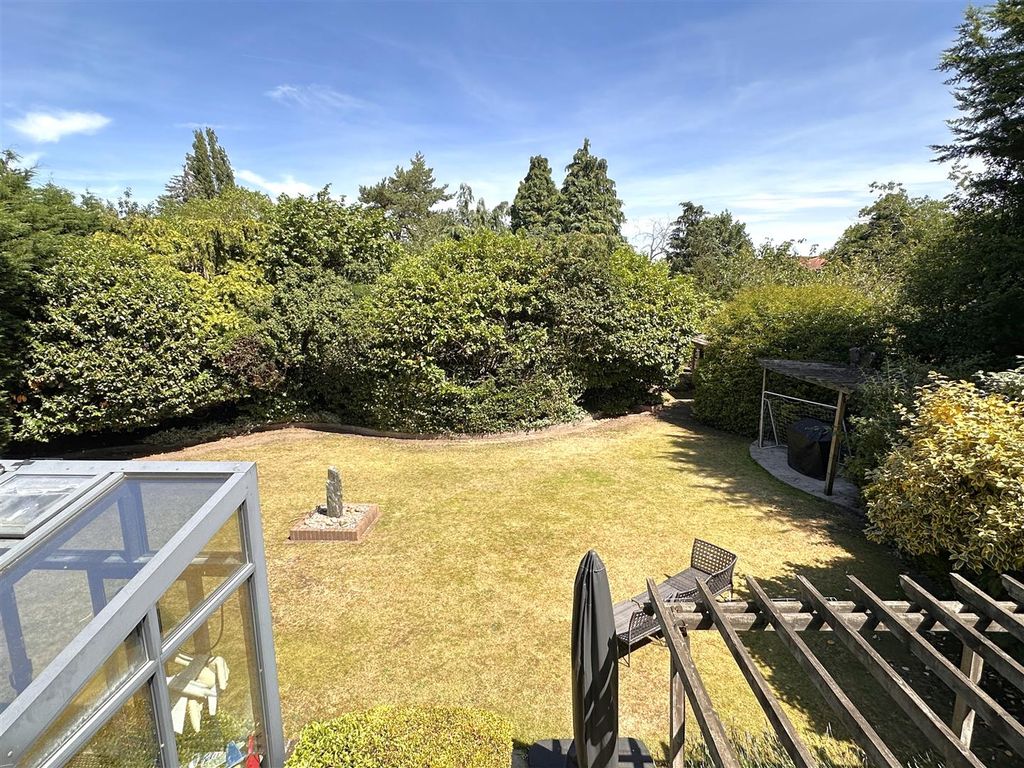 Property photo 3 of 31 Magnificent Private Garden 321