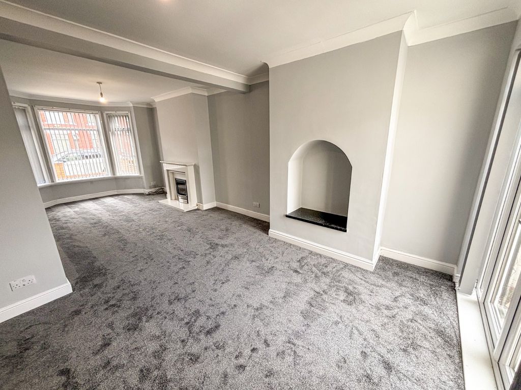 Property photo 3 of 20 Lounge/Dining Room