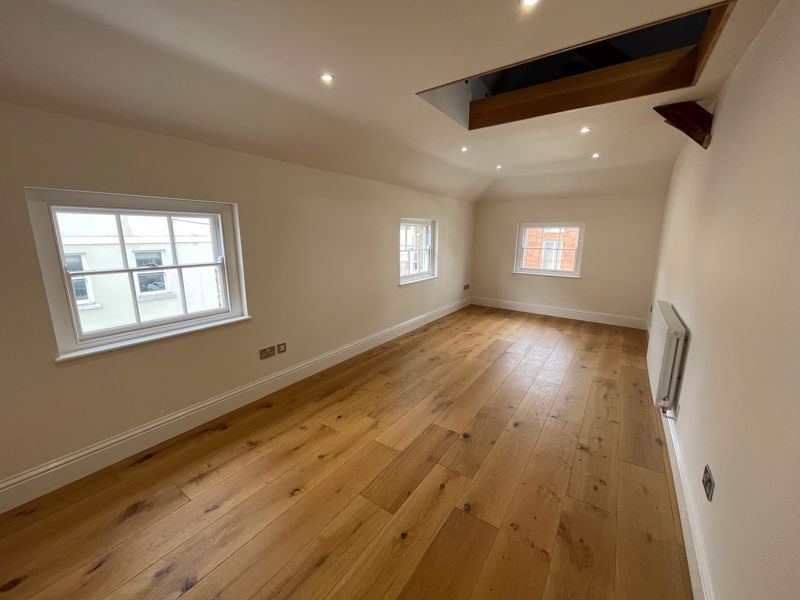 Property photo 3 of 9 Photo 5