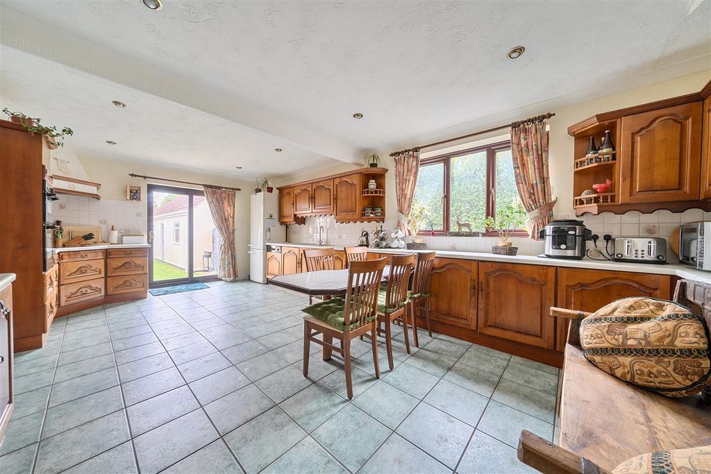Additional image 6 of 4 bed property for salePortchester Road, Fareham PO16