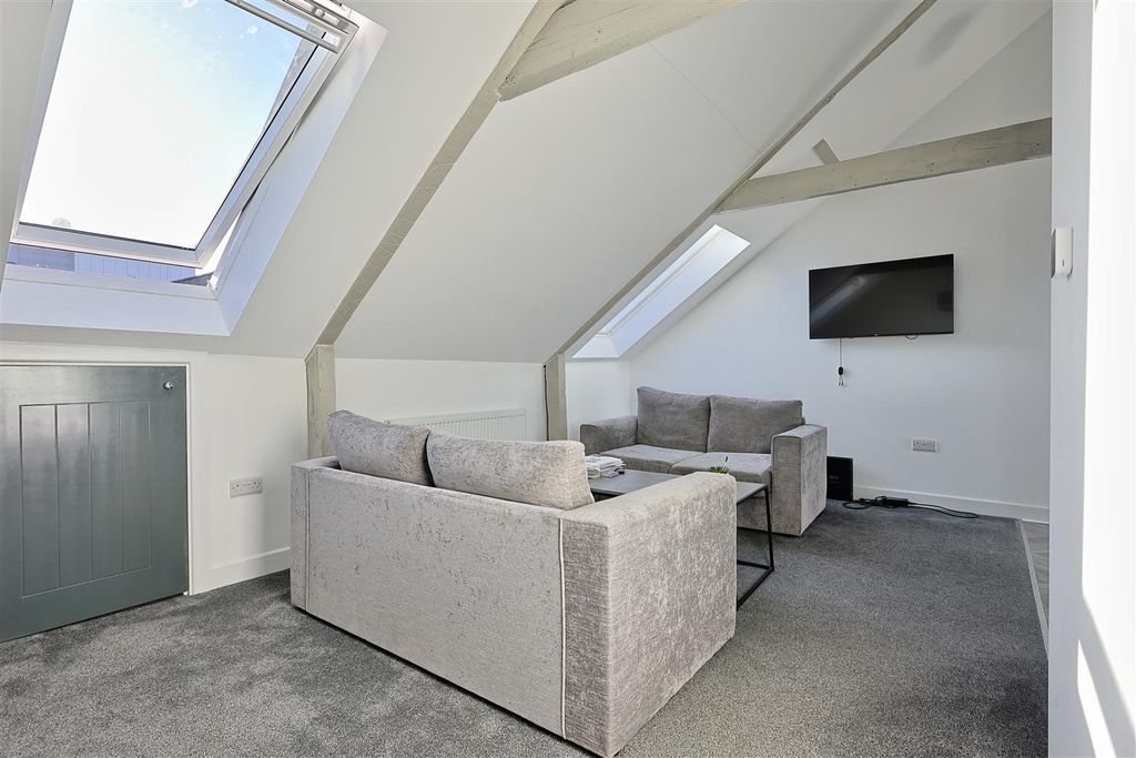 Property photo 2 of 13 Ba0721A7-4703-43Fc-8D5D-76Cf889Acf3C_1_201_A.Jpeg