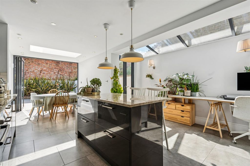 Property photo 1 of 19 For Sale - Elliott Road, W4