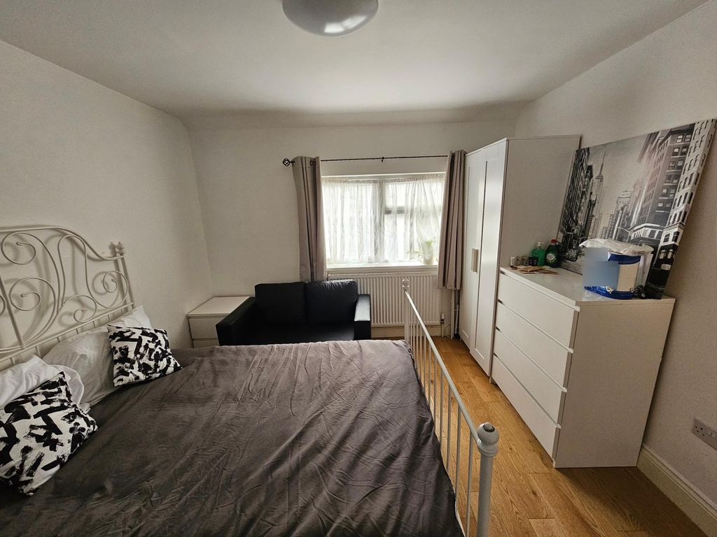 Property photo 3 of 6 Photo 2