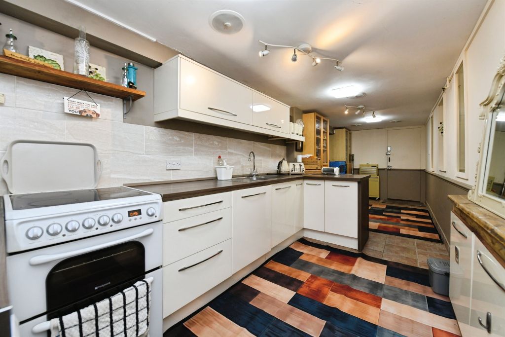 Property photo 1 of 17 Kitchen