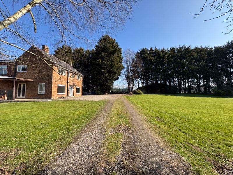 Property photo 1 of 28 Grounds