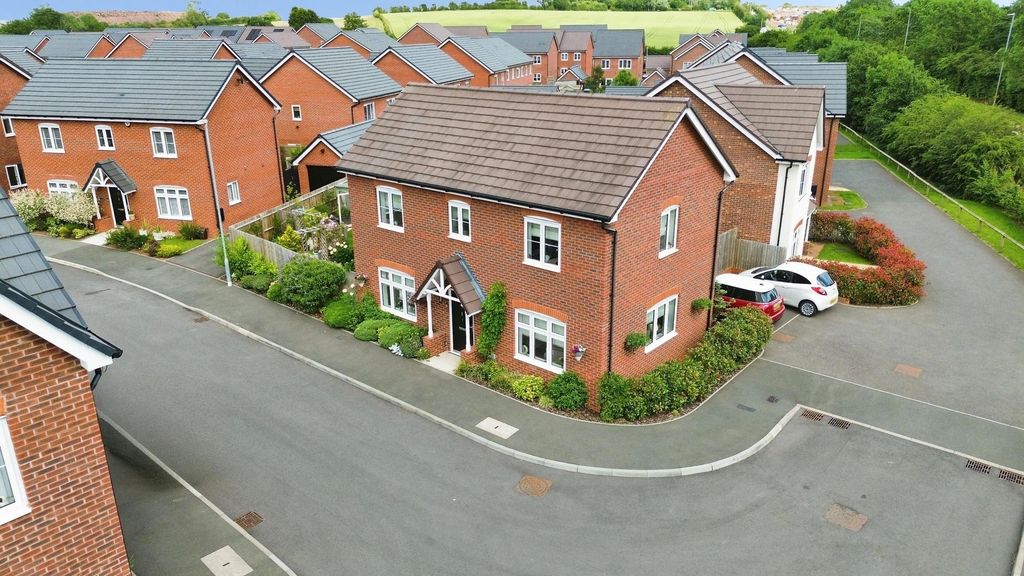 Property photo 1 of 32