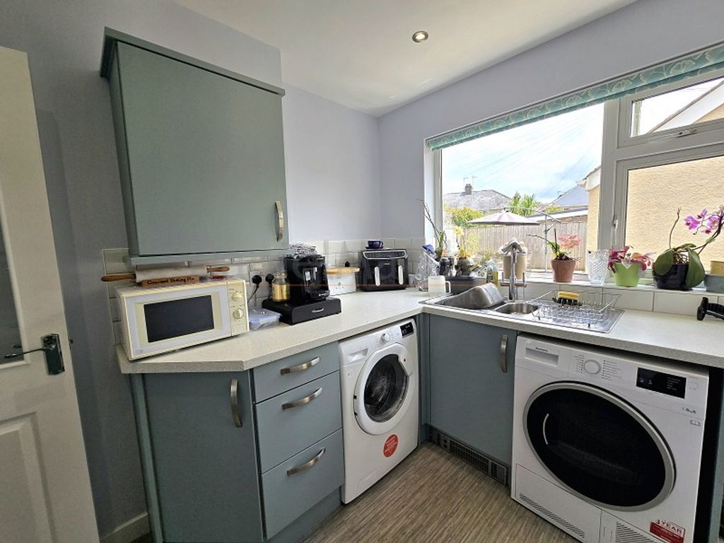 Property photo 3 of 29 Kitchen