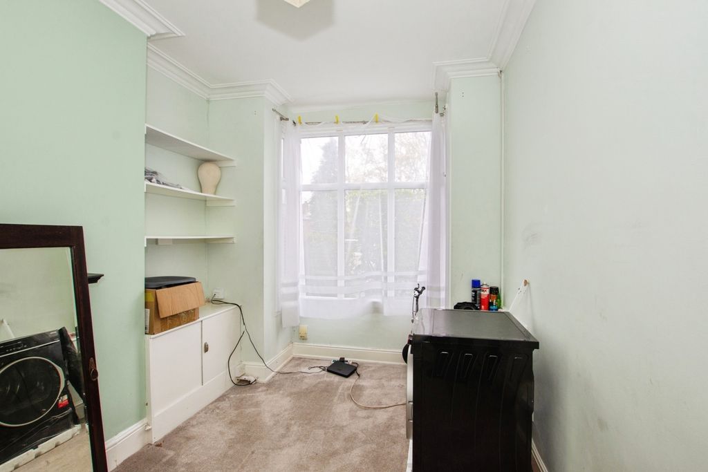 Property photo 2 of 17 Photo