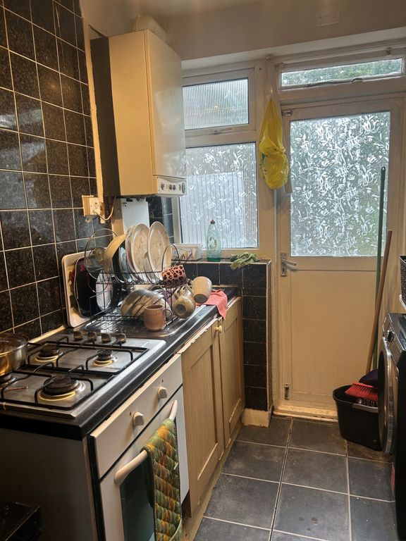 Property photo 2 of 10 Kitchen
