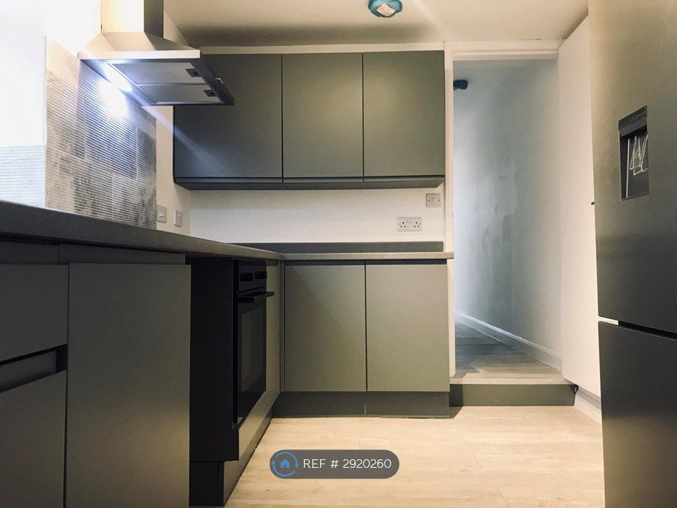 Property photo 2 of 11 Kitchen