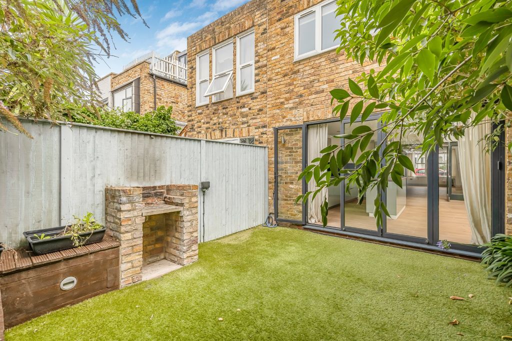 Property photo 2 of 17 Private Garden