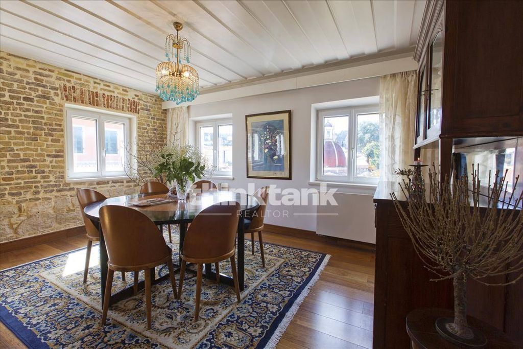 Property photo 2 of 37