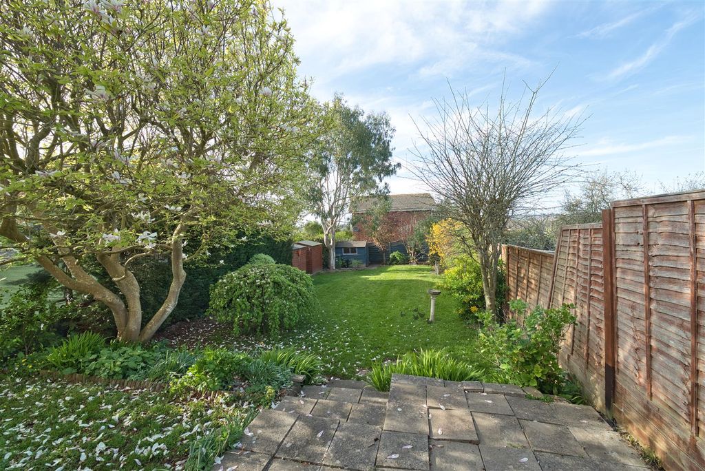 Property photo 3 of 25 Garden