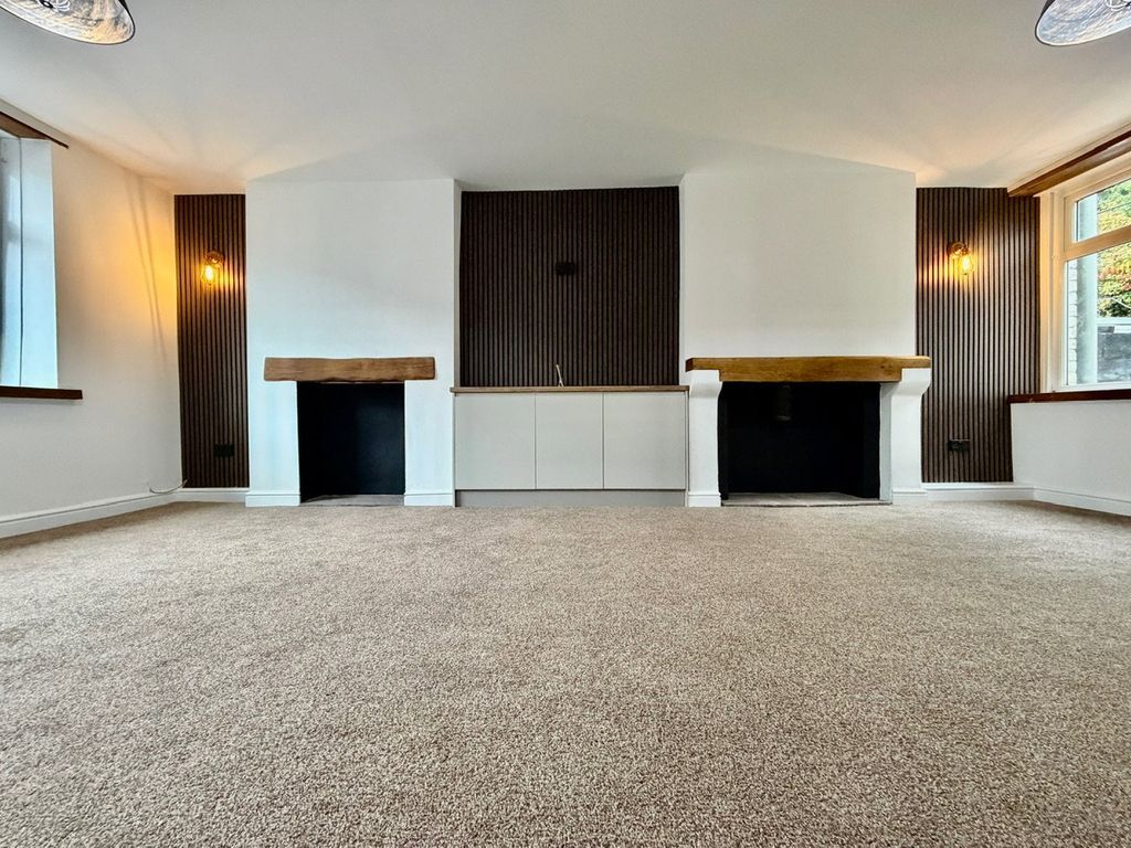 Property photo 2 of 32