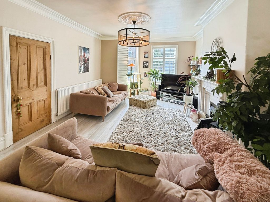 Property photo 2 of 23 Living Room