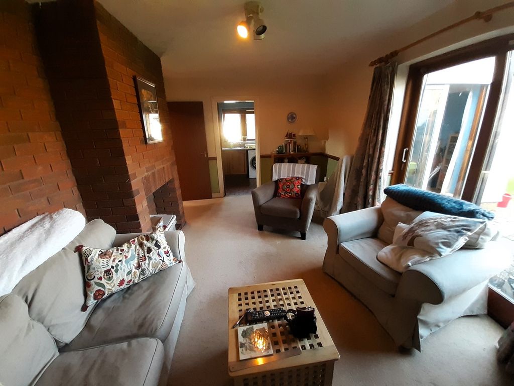 Property photo 3 of 17 Living Room