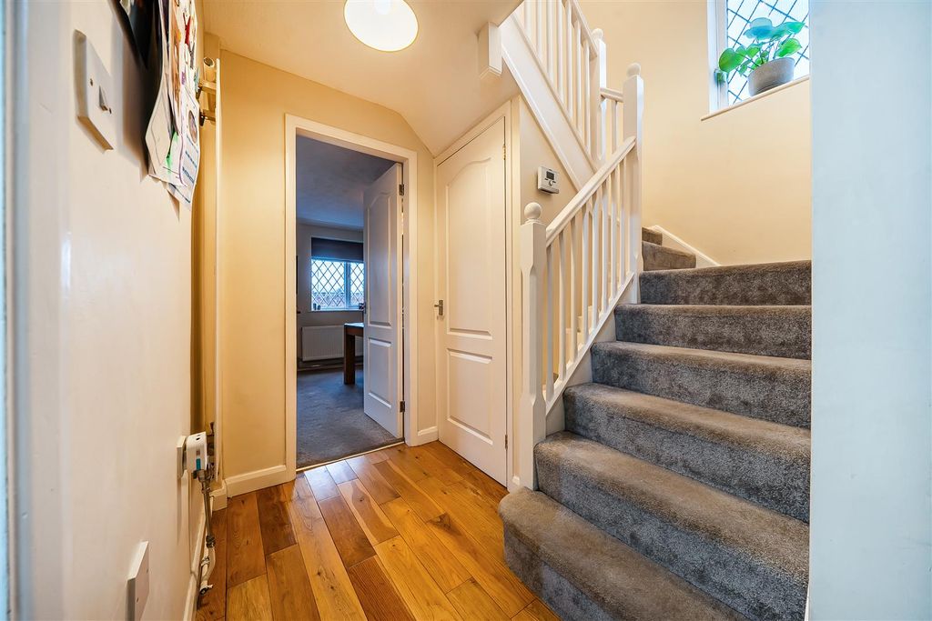 Property photo 2 of 19 Hallway