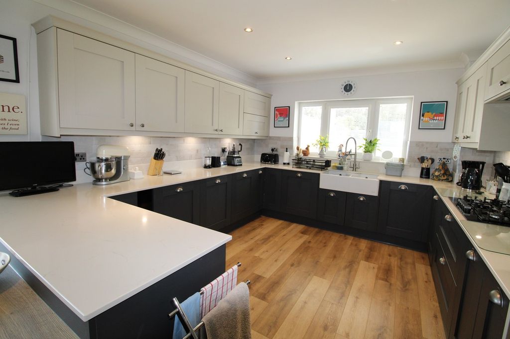 Property photo 3 of 38 Kitchen