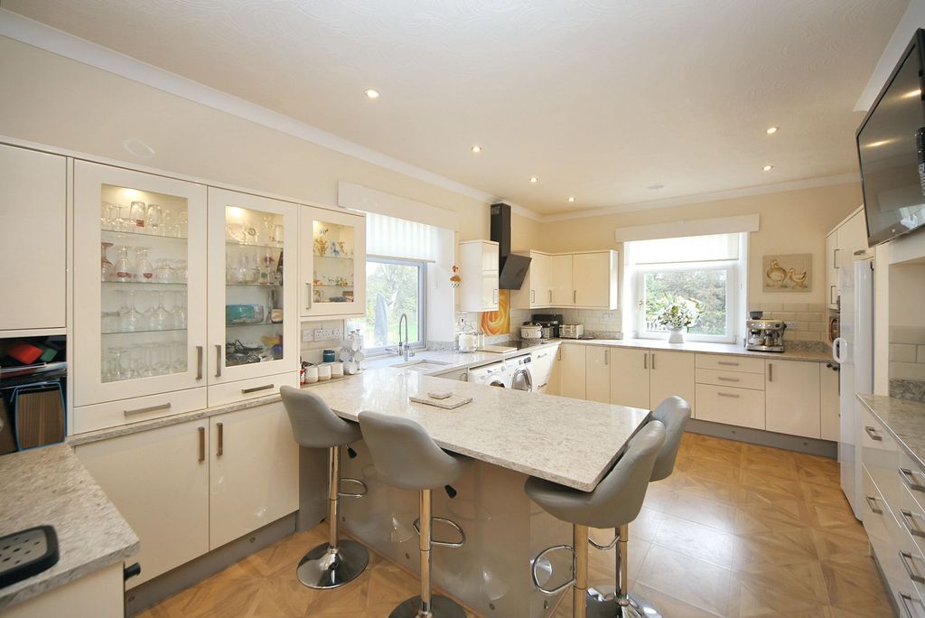 Property photo 3 of 47