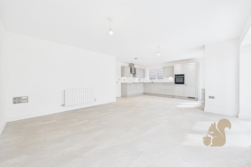 Property photo 3 of 13 Cam01254G0-Pr0345-Still004.Jpg